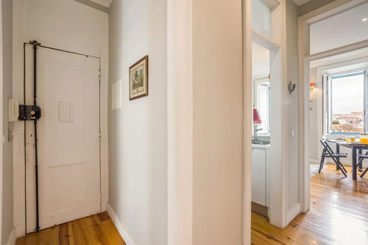 Bright Tailor Made Apartment By The Castle Lisboa 0*,